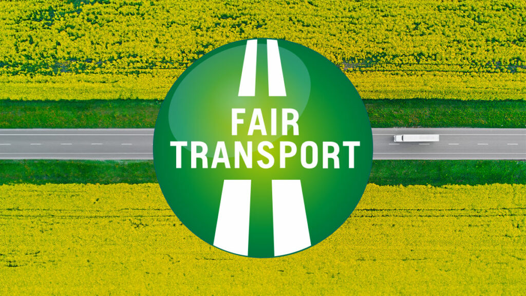 Logotypen för Fair Transport över en väg omgiven av rapsfält.