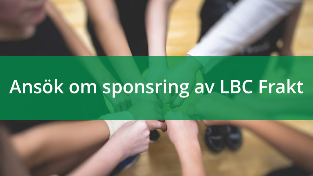 Barn och ungdomar står i en cirkel och slår ihop sina händer i mitten. I mitten av bilden går det en grön banner längs bredden och i den står det: Ansök om sponsring av LBC Frakt
