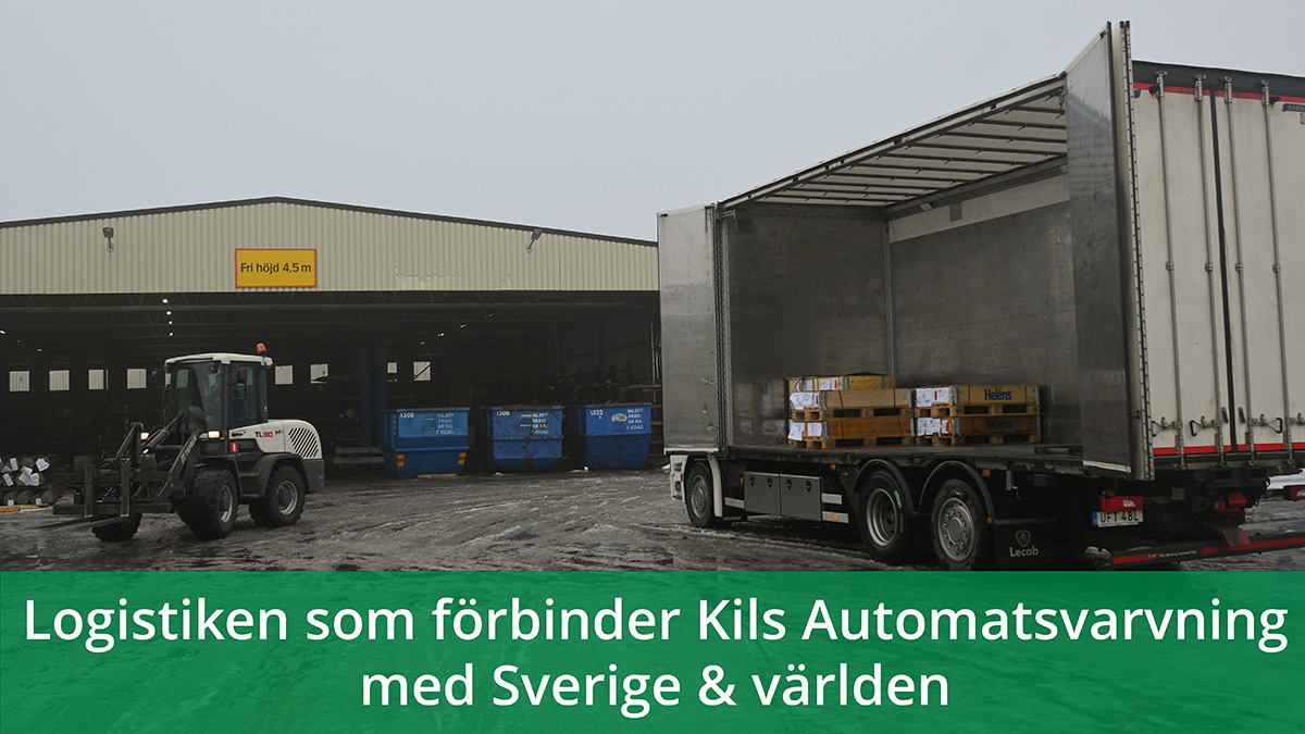 En LBC Frakt lastbil som lossar hos Kils Automatsvarvning vid deras lagerlokal. I nedrekanten går det en lätt genomskinlig grön banner med texten: 